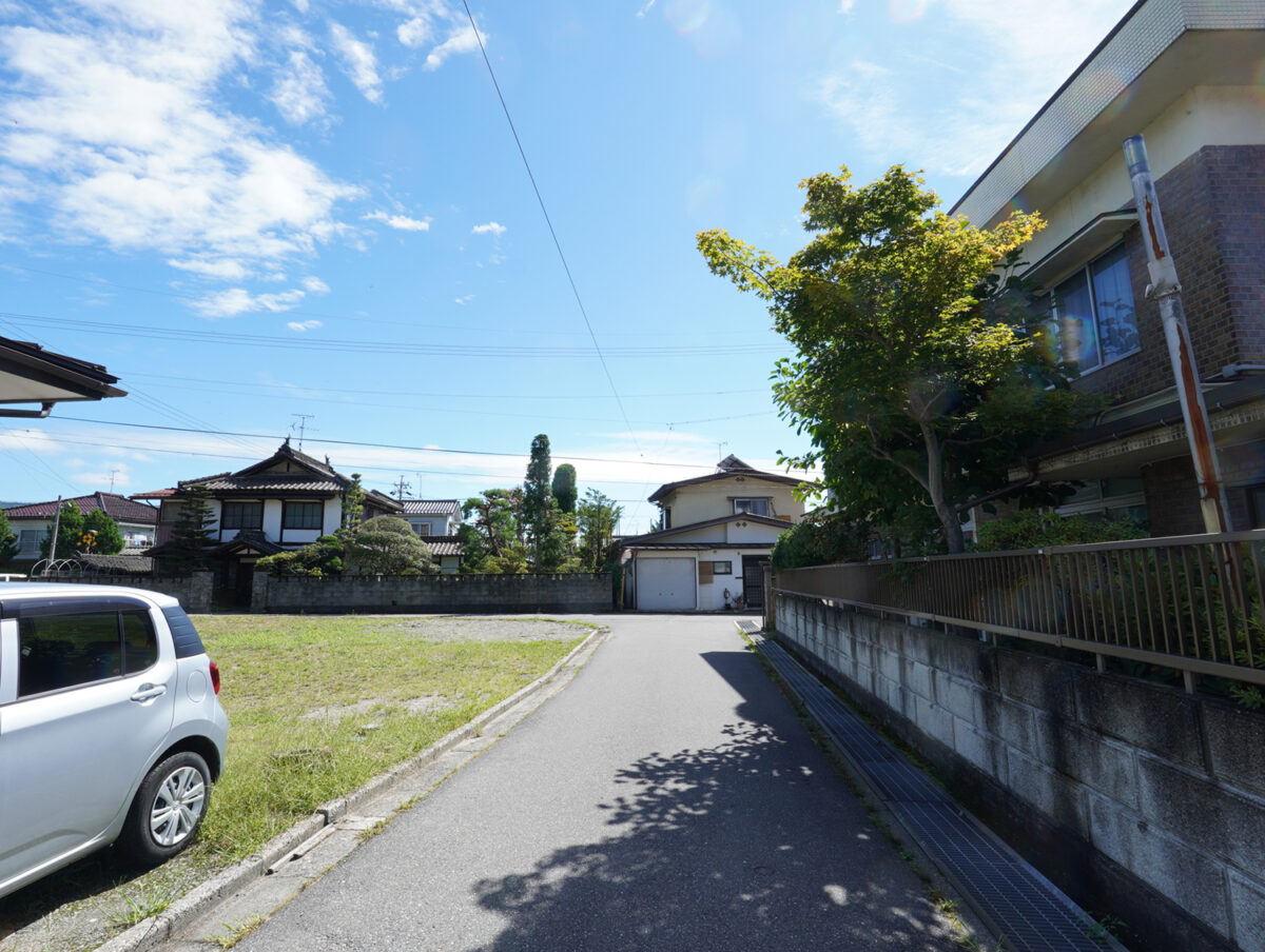 LM0609　南側接面道路　西側より撮影