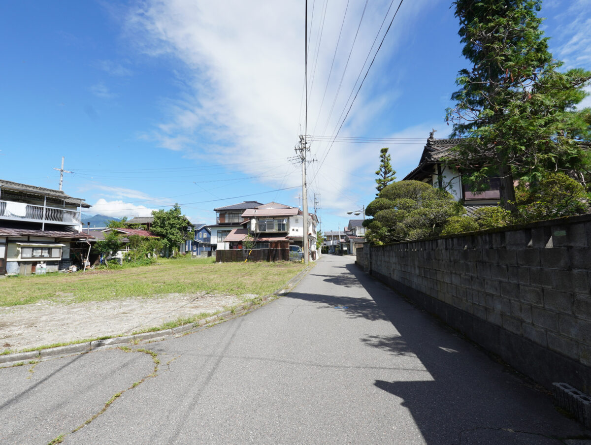 LM0609　東側接面道路　南側より撮影