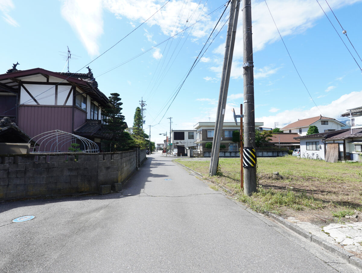 LM0609　東側接面道路　北側より撮影