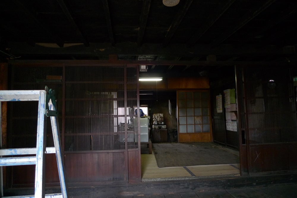 玄関土間(前)
